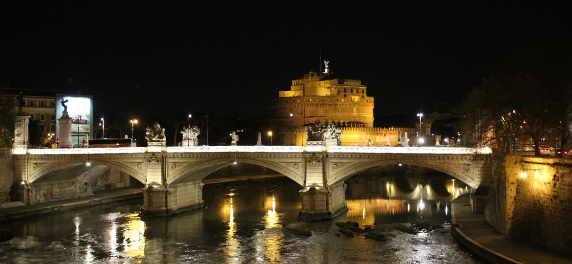 illuminazione monumentale: ponte Vittorio Emanuele II e Castel S.Angelo sullo sfondo