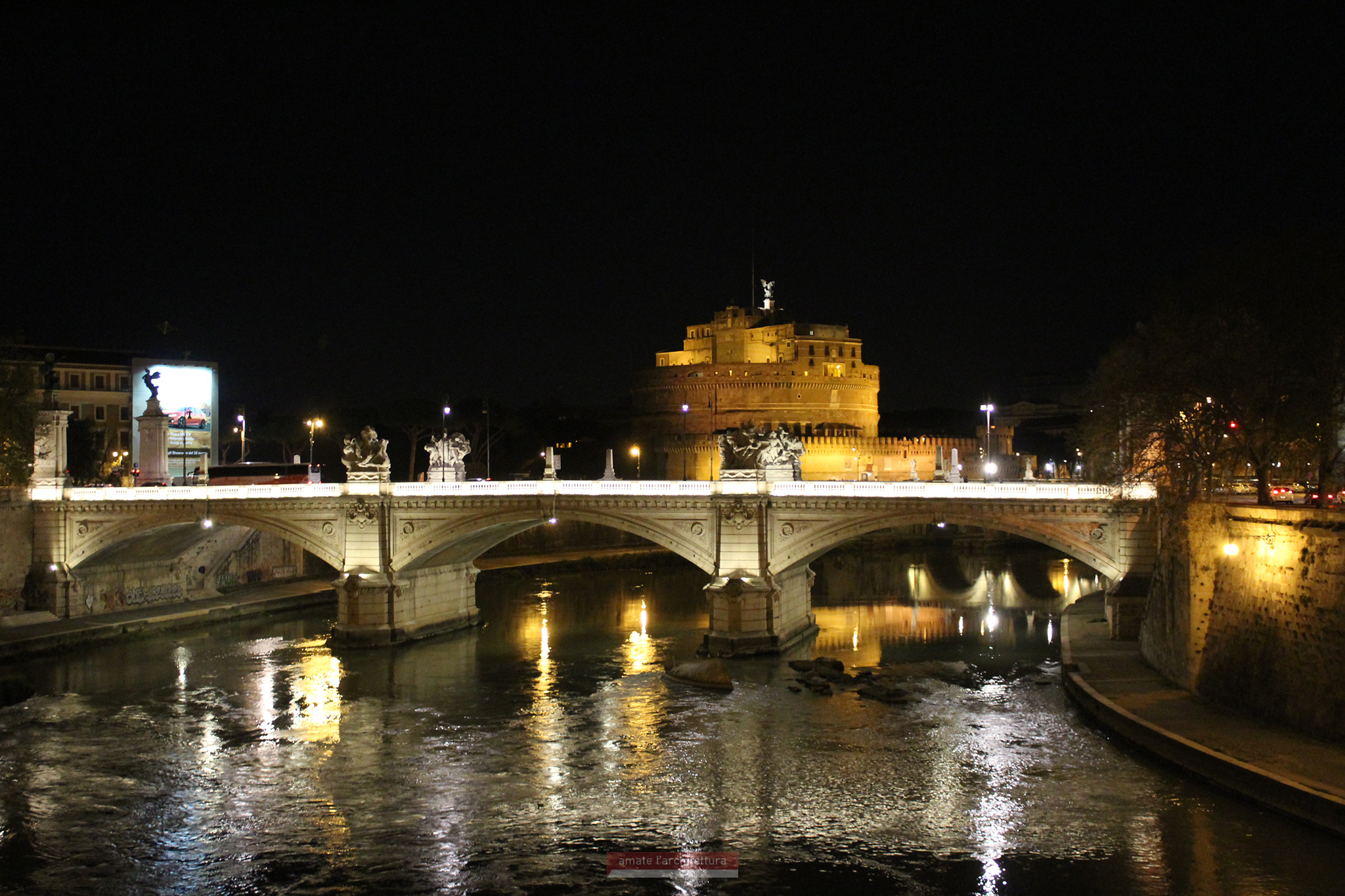 illuminazione monumentale: ponte Vittorio Emanuele II e Castel S.Angelo sullo sfondo illuminazione monumentale: ponte Vittorio Emanuele II e Castel S.Angelo sullo sfondo