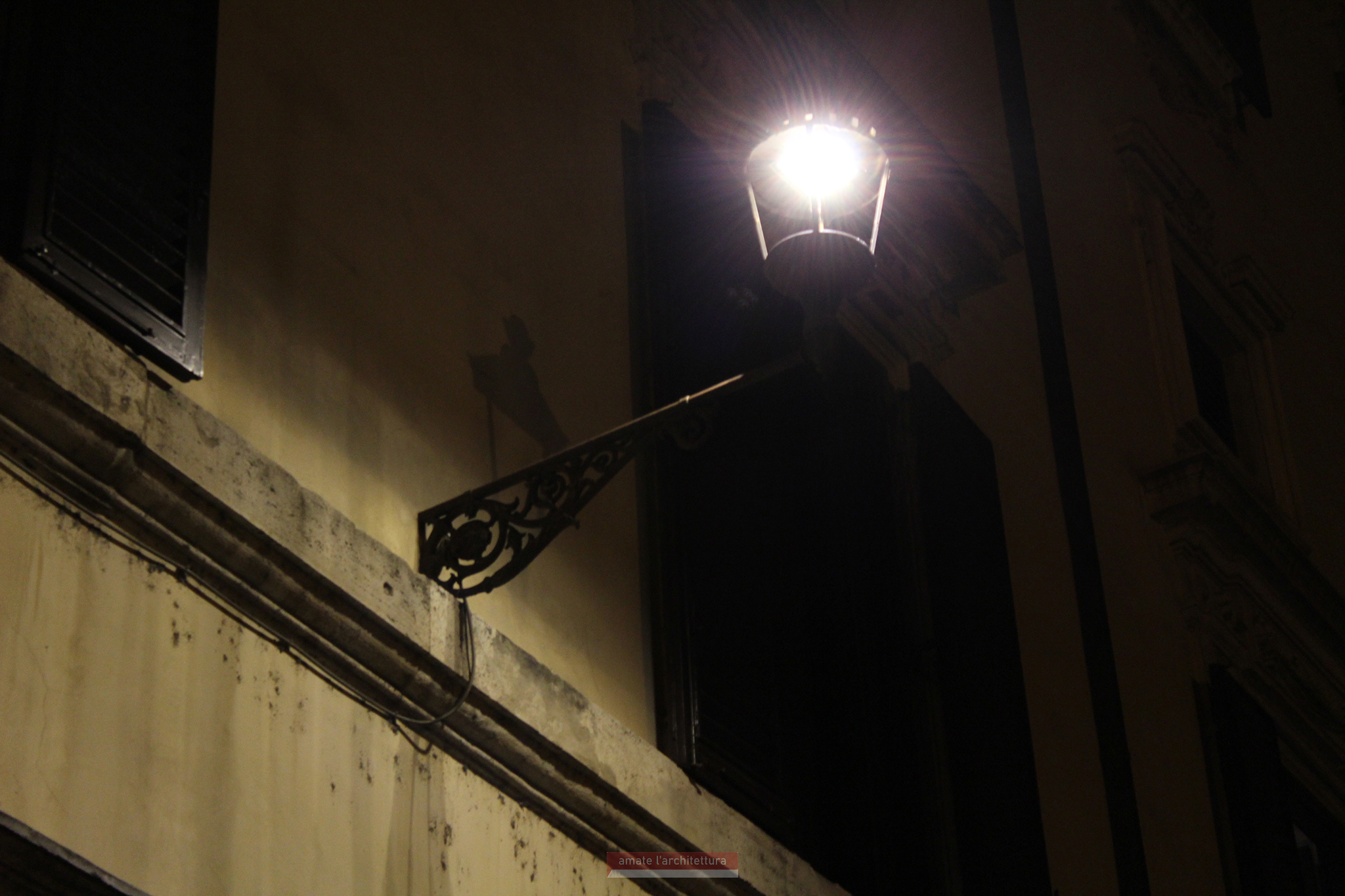 i nuovi lampioni a LED senza vetri, con la sorgente luminosa sulla cupola della lampada i nuovi lampioni a LED senza vetri, con la sorgente luminosa sulla cupola della lampada