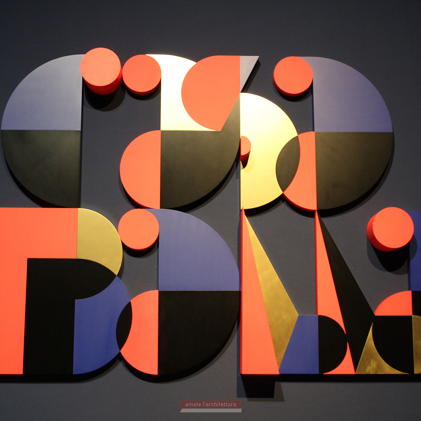 l'insegna della mostra "Casa Balla" al MAXXI l'insegna della mostra "Casa Balla" al MAXXI