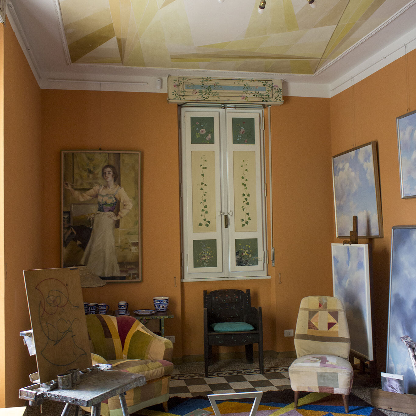 camera di Elica la camera di Elica Balla con un suo ritratto, il soffitto decorato e alcune opere di Giacomo Balla