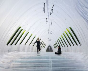 00-7-ecologicstudio-air-bubble-air-purifying-eco-machine-at-cop26-in-glasgow-cnaaro-1636060724
