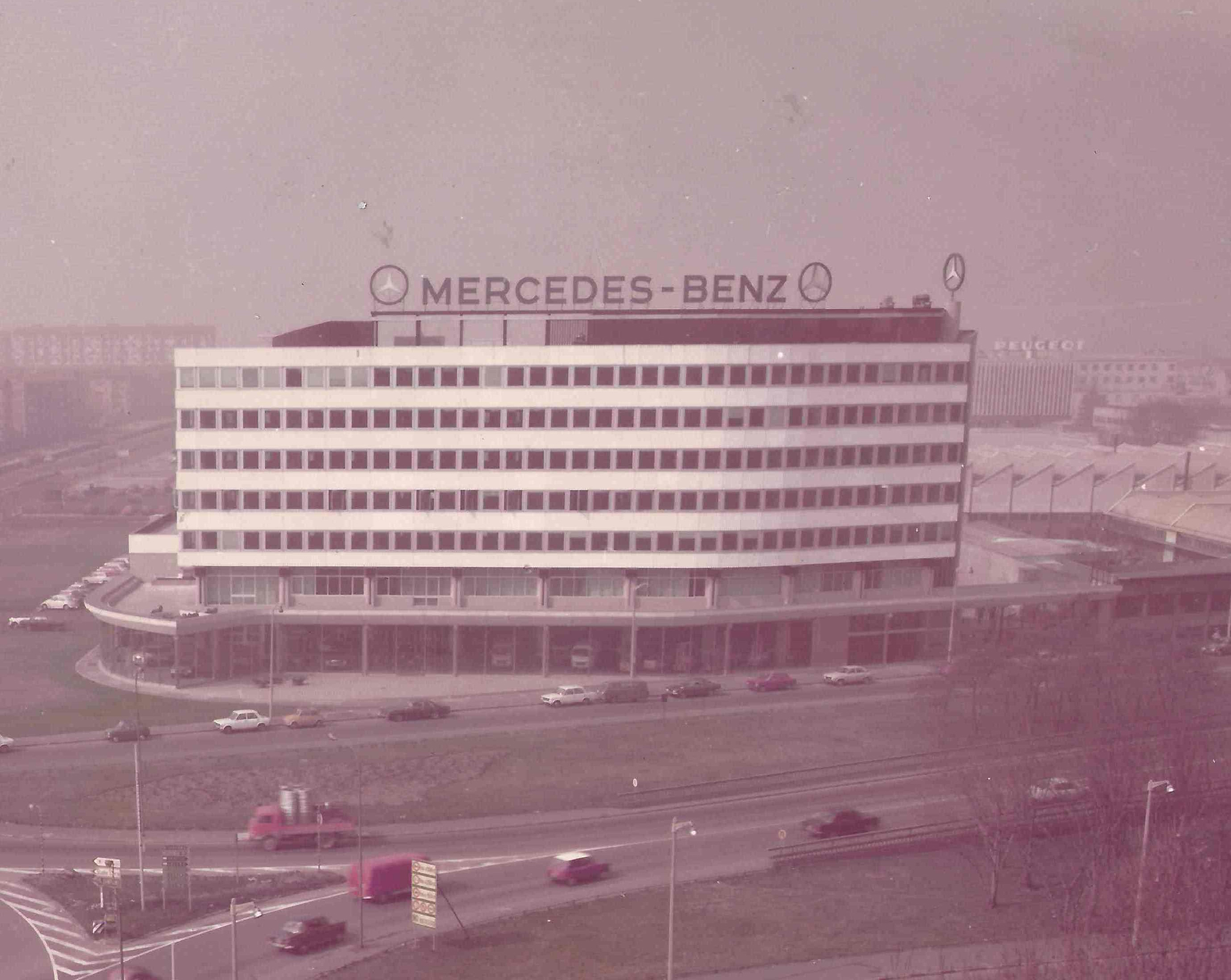 Stabilimento della Mercedes a Milano